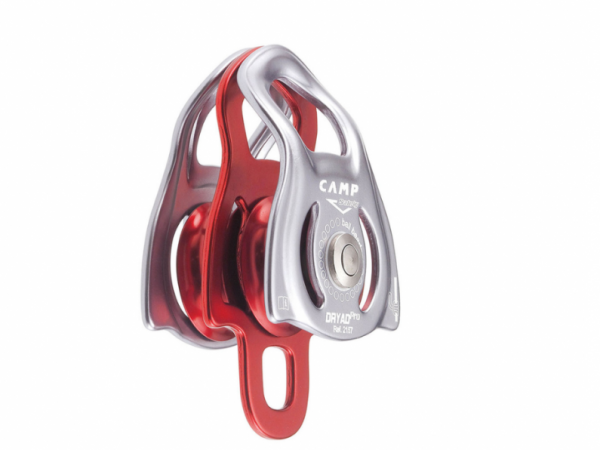 For ropes up to 13 mm. Compact double pulley for block-and-tackle systems. Large connection hole accommodates two carabiners.